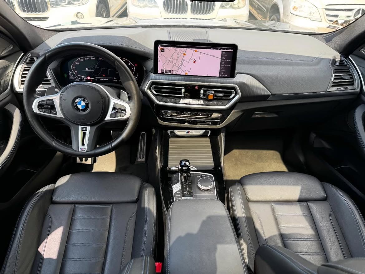 Intérieur et sellerie — reportage photo d’un véhicule en dépôt-vente chez SB Motors